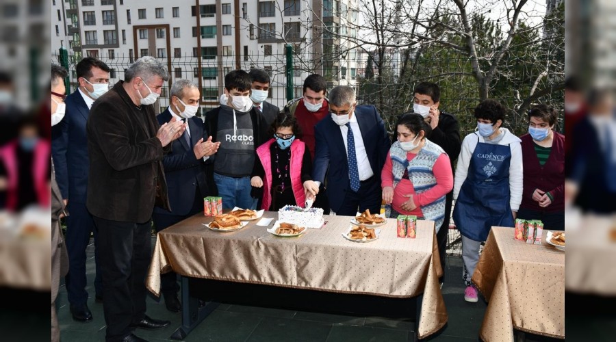 Vali Grel engelli ve otizmli ocuklar ile bir araya geldi