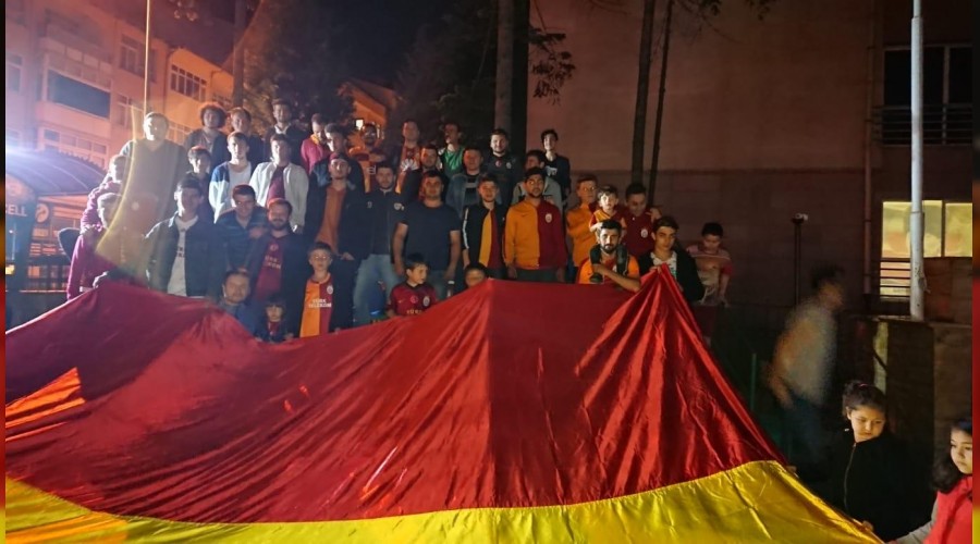 Yenice’de Galatasaray taraftarndan ampiyonluk kutlamas 
