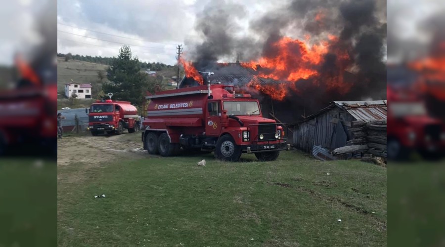 İki katlı ahşap ev alevlere teslim oldu