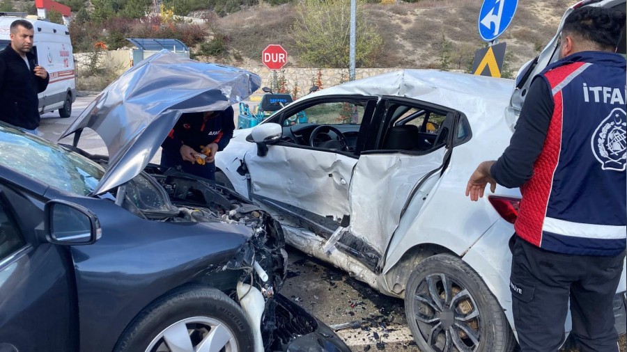 ki otomobil arpt, 7 kii yaraland