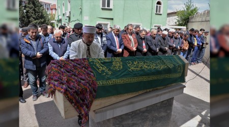 Kene vakasnda ayn kaderi paylat oluyla yan yana defnedildi