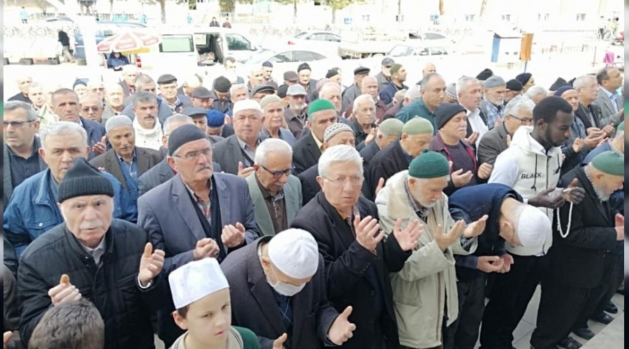 Şehit Mehmetçikler için gıyabi cenaze namazı kılındı