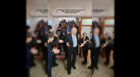 47 y�ll�k e�itimci alk��larla mesle�ine veda etti