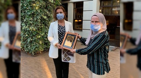 Bakan Kse'den muhtarlara teekkr plaketi