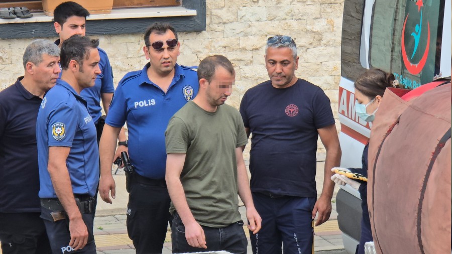 ntihar mesaj atan ahs Polis balkondan girerek kurtard
