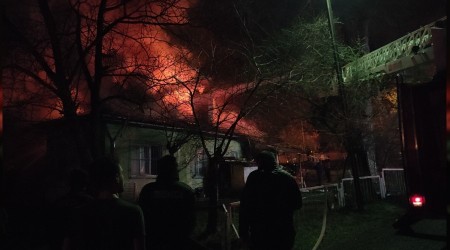 i evleri alevlere teslim oldu