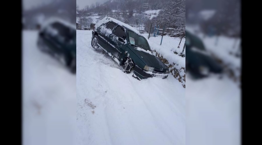 Kar yüzünden iki ayrı kaza meydana geldi