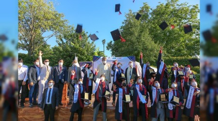Karabk niversitesinde 14 Yemenli renci mezun oldu