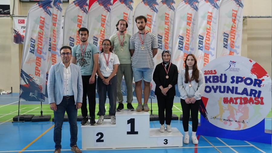 KB'deki spor oyunlarnda dereceye girenlere dlleri verildi