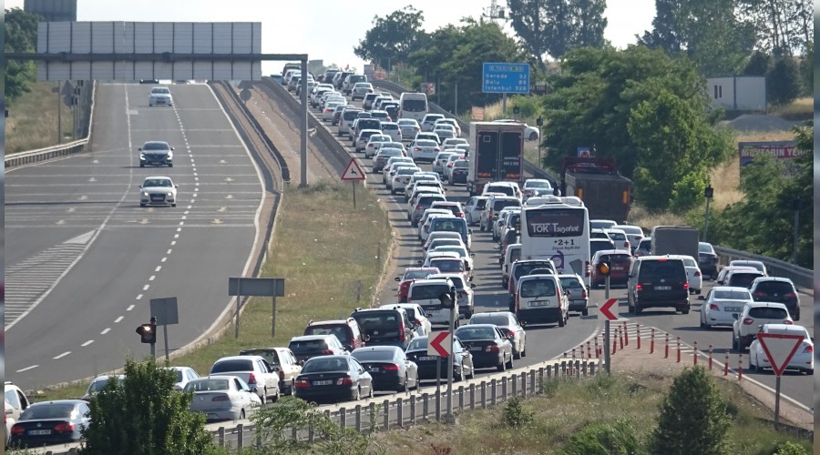 Kemikli Rampalar'nda kilometrelerce dn kuyruu devam ediyor