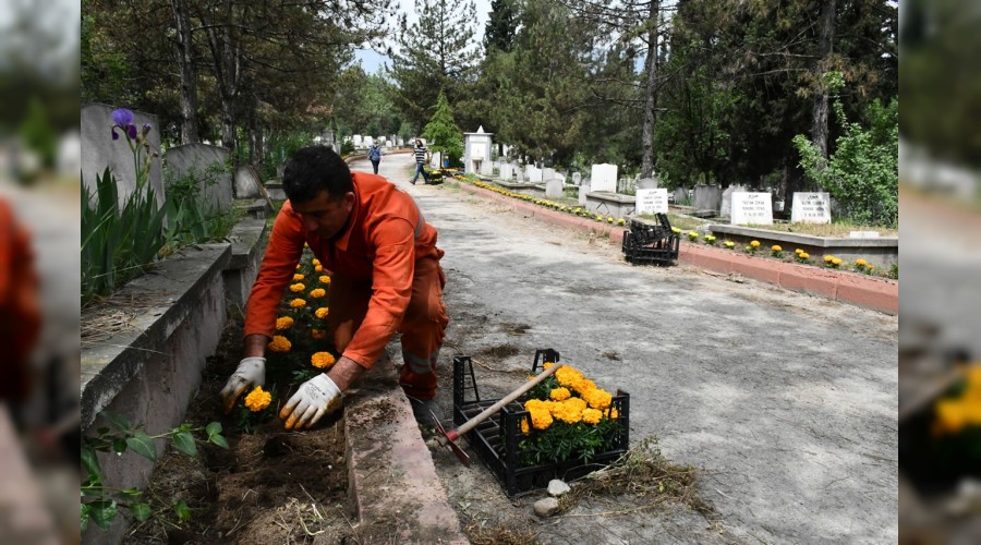 Mezarlklarda bayram ziyaretleri hazrlklar 
