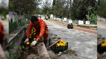 Mezarlklarda bayram ziyaretleri hazrlklar 