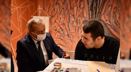 Otizmli renciler iin Dekoratif Ahap Ssleme Kursu veriliyor