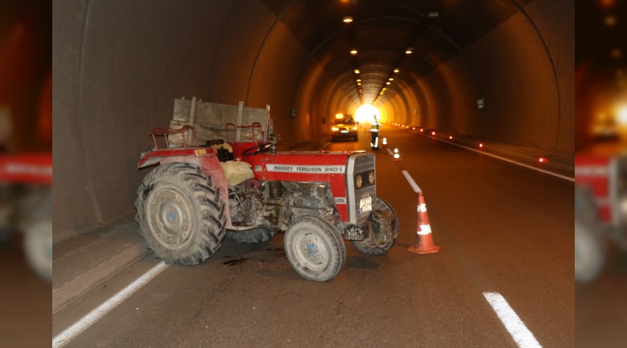 Otomobilin arpt traktrden den yolcu ve src yaraland