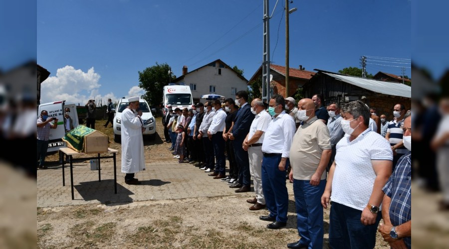 Trafik kazasnda hayatn kaybeden 15 Temmuz ehidi Bar Efe'nin kz kardei gzyalar arasnda defnedildi