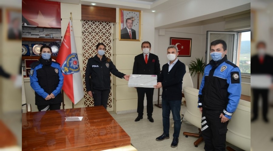 Validen kamu grevlilerine tatl ve mektuplu teekkr