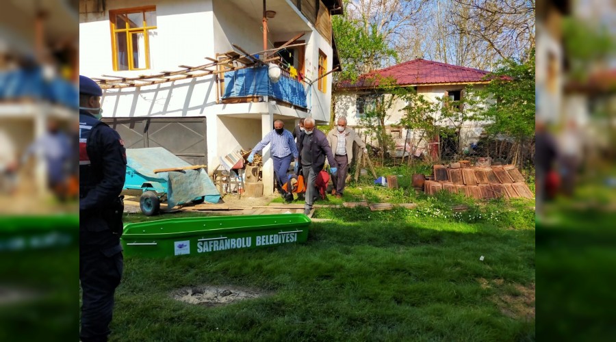 Yaşlı adam evinde ölü bulundu