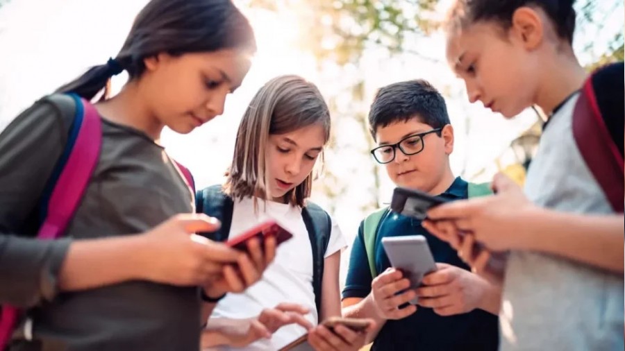 Do�um izni ve sosyal medyaya 15 ya� d�zenlemesi TBMM'de kabul edildi