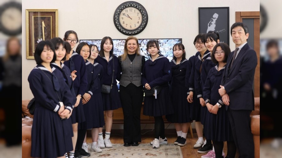 Japon ��rencilerden Ba�kan K�se�ye ziyaret