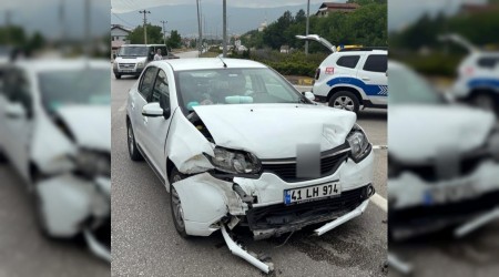 Kavakta iki otomobil arpt: 3 yaral