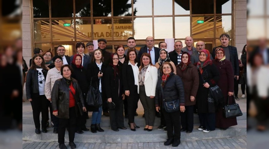 ‘Siyaset, Hukuk ve Medyada Kadın Algısı ve Hakları’ paneli düzenlendi