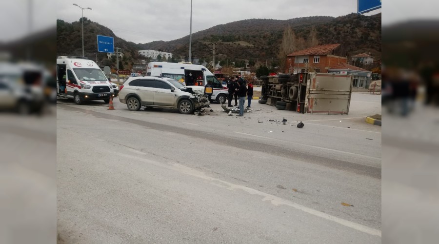 Cip ile kamyonet arpt: 2 yaral