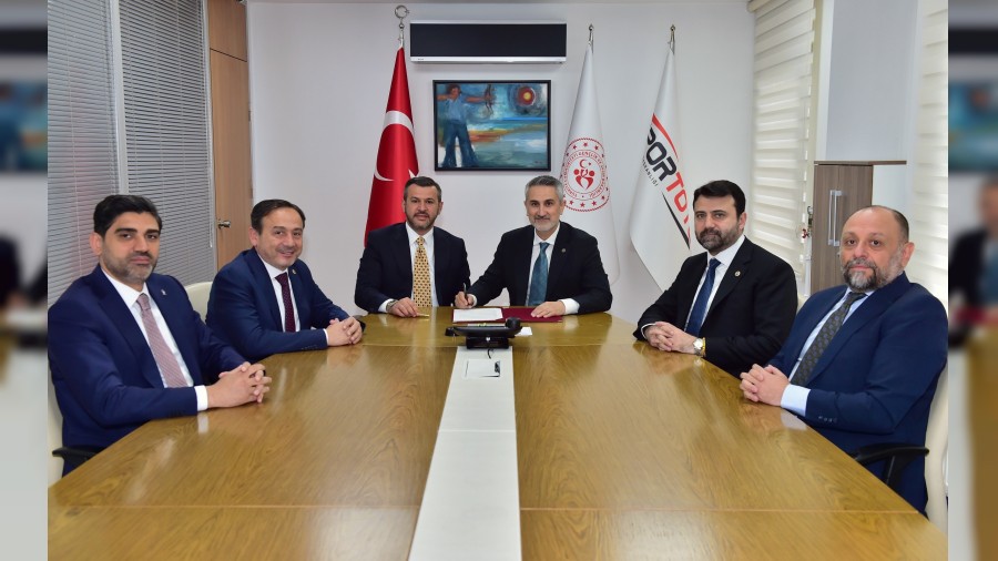 Karabk'n 28 mahallesinde spor alanlar yenileniyor