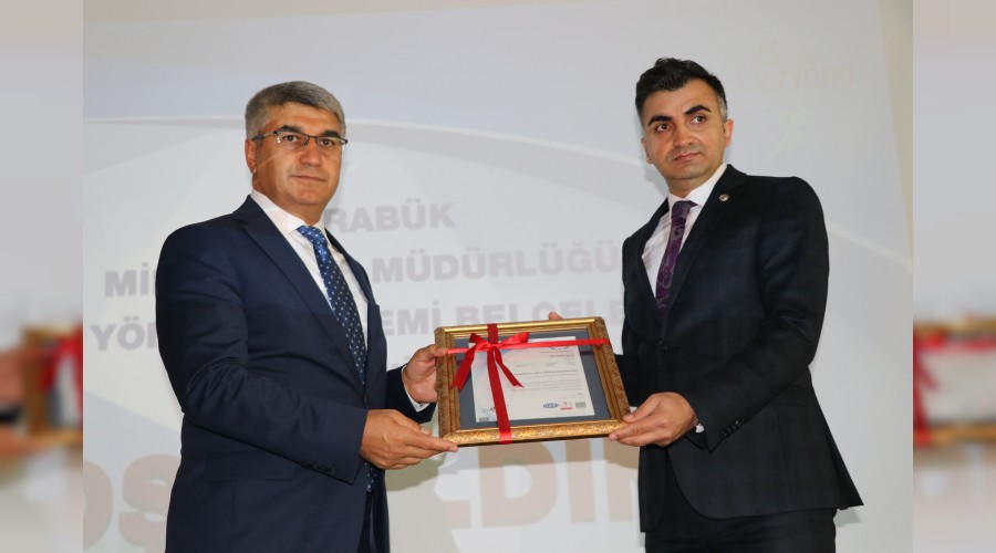 Trkiyede ilk kez bir Milli Eitim Mdrlne verildi