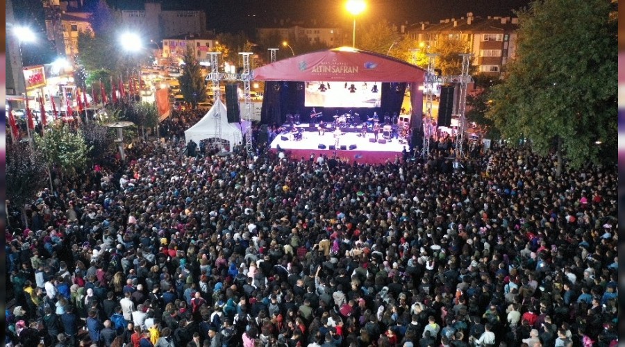 Altın Safran Festivali'nde Edip Akbayram rüzgarı esti