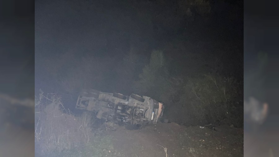 Beton mikseri 150 metrelik uuruma yuvarland: 2 yaral