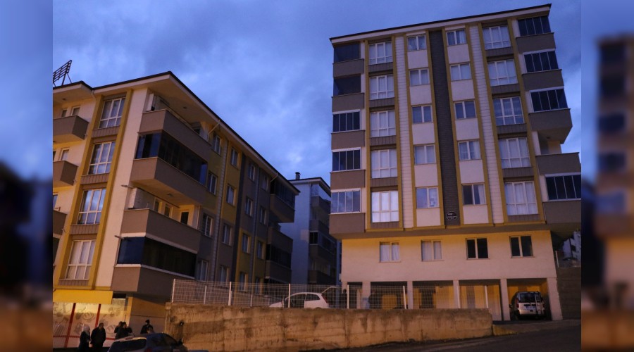 Elektriksiz kalan site sakinleri madur oldu