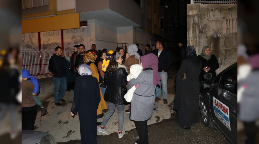 Elektriksiz kalan site sakinleri madur oldu