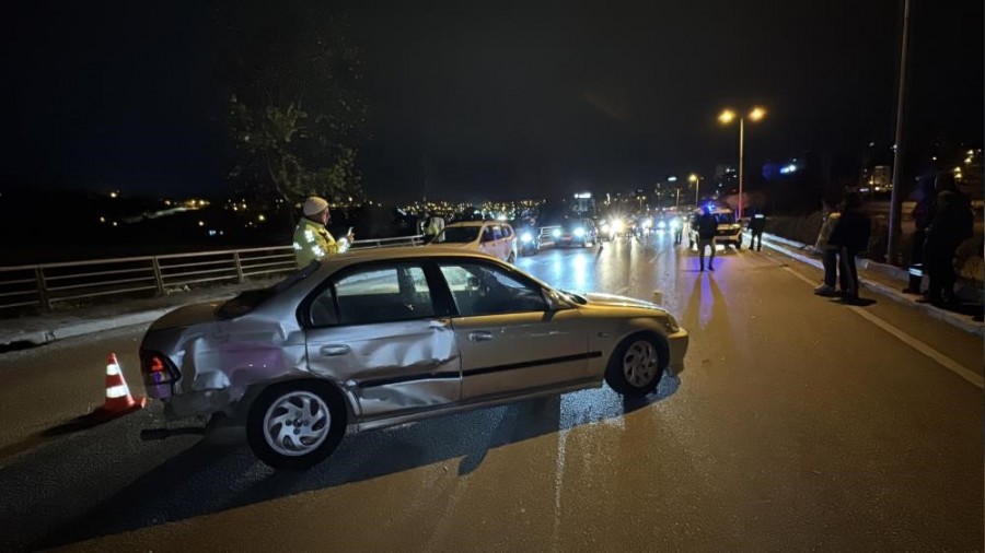 Makas atan otomobil kazaya neden oldu