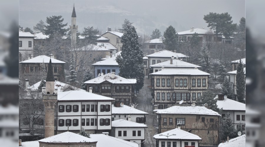 3 bin yllk Safrabolu'nun tarihi konaklar beyaz rtyle kapland