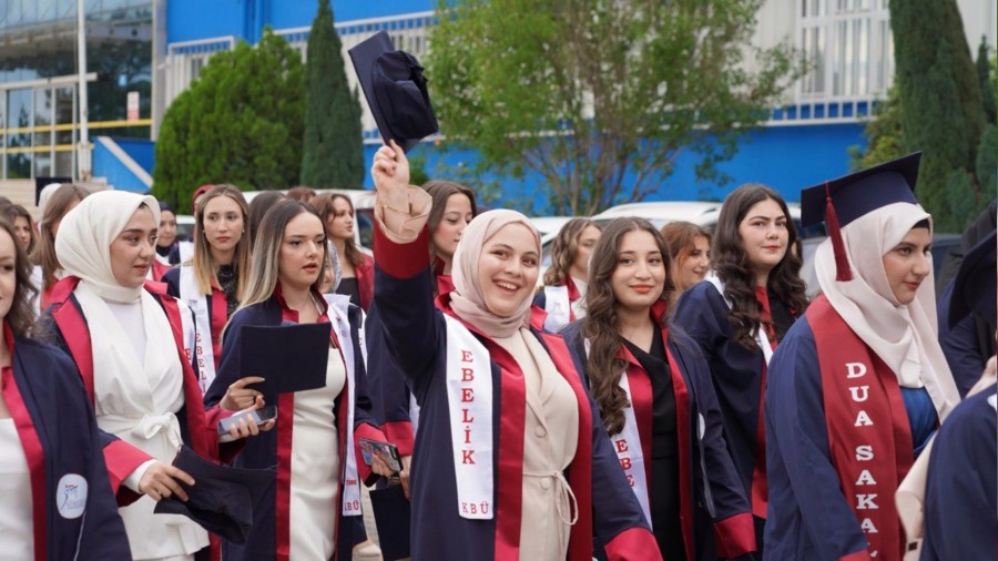 Gelecein salklar diplomalarn ald