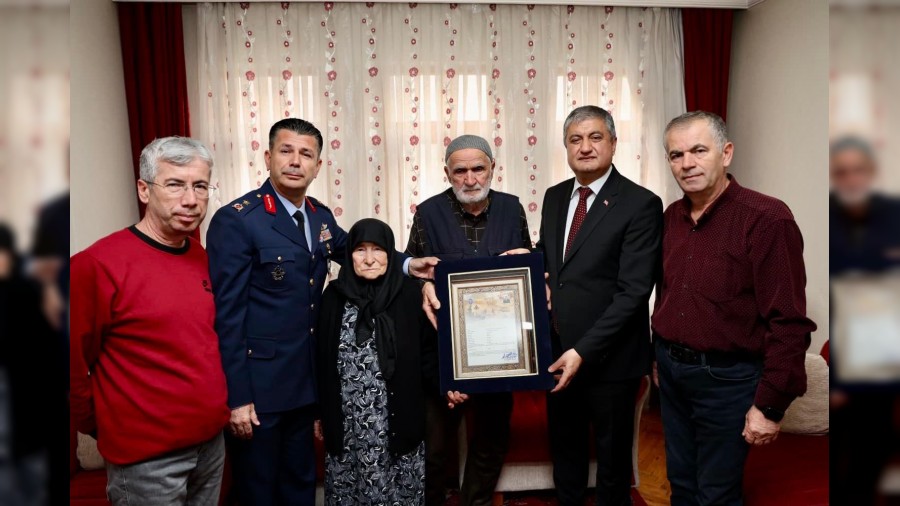 ehit zcan'n ailesine ehadet belgesi teslim edildi