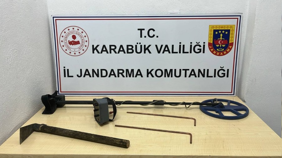 Tarihi kentte defineciler sust yakaland