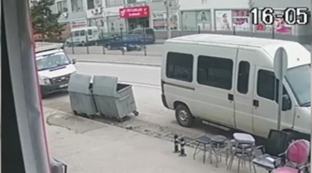 Otomobile arpmamak iin manevra yapan motosiklet srcs yaraland