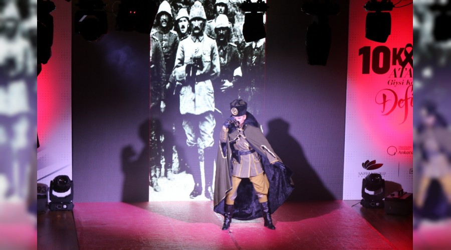 Atatrk temal defile byk beeni toplad