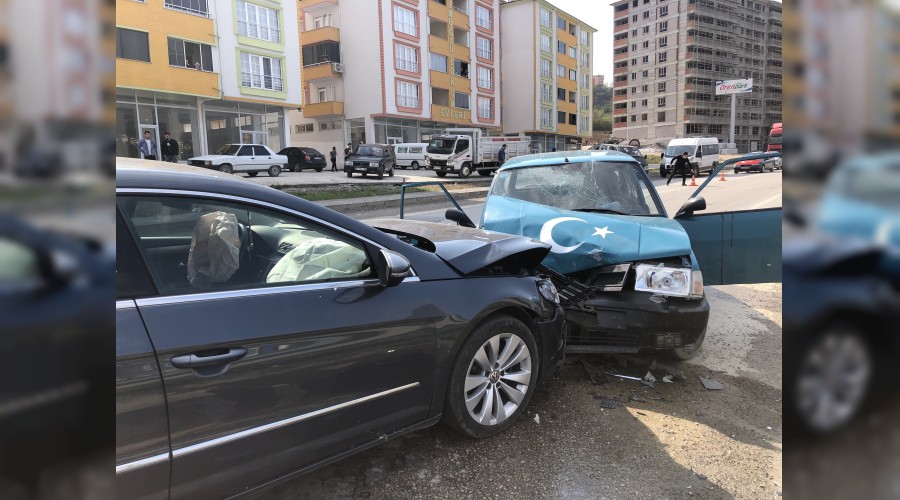 ki otomobil kafa kafaya arpt: 3 yaral