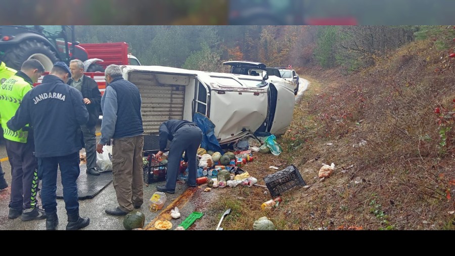Kontrolden kan kamyonet takla att: 4 yaral